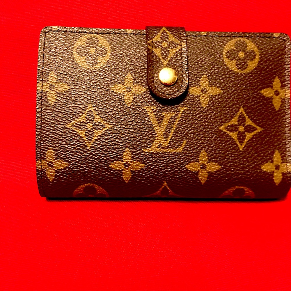 Louie vuitton wallet small, used good condition